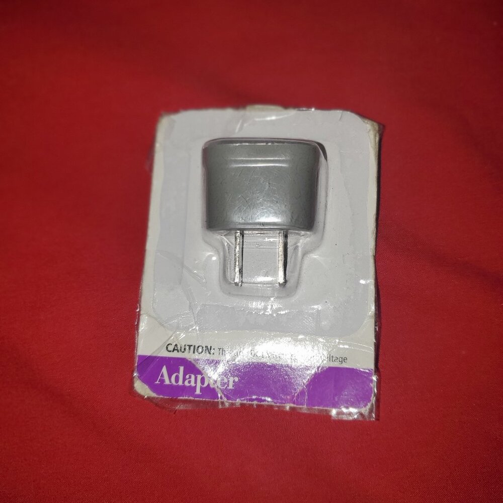 NEW RADIO SHACK RADIO SHACK FOREIGN TRAVEL OUTLET ADAPTER 273-1406D